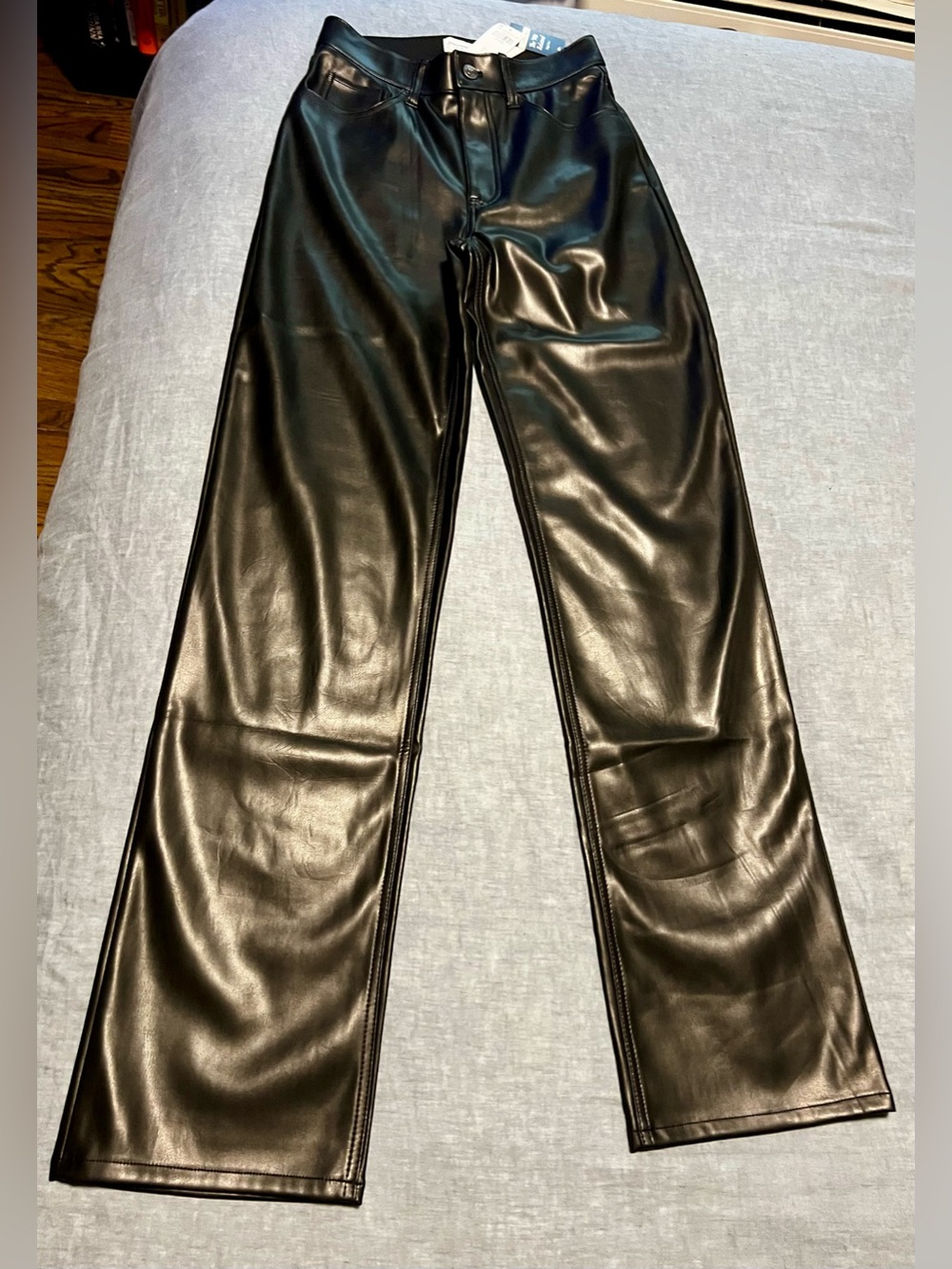 Abercrombie & Fitch Curve Love 90’s Relaxed Vegan Leather Pant
